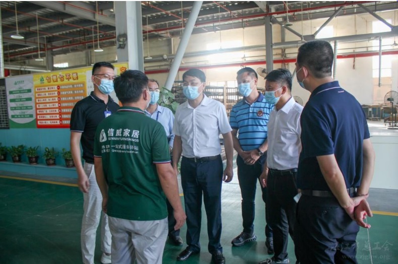 湛江市人大副主任、總工會(huì)主席李更盛率隊(duì)到信威集團(tuán)開(kāi)展勞模慰問(wèn)活動(dòng)